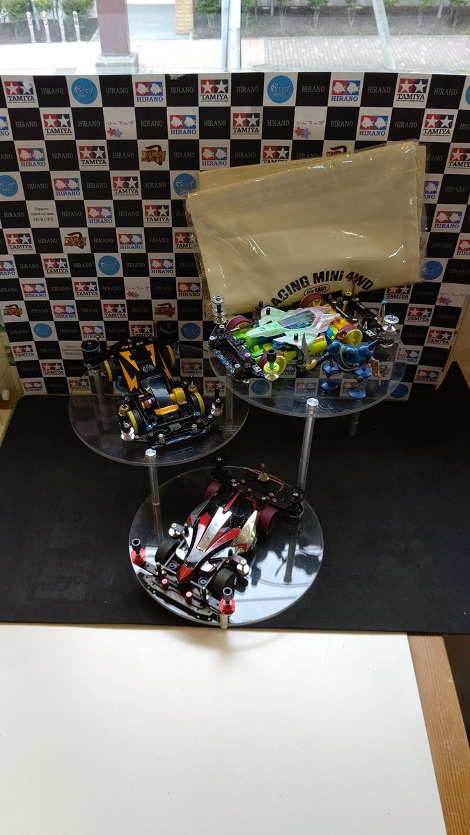 おもちゃの平野ミニ四駆大会、オープン部門優勝は、S川君です！予選から全て勝ちまくりの完全優勝です。おめでとうございます！ [おもちゃの平野【Twitter】]