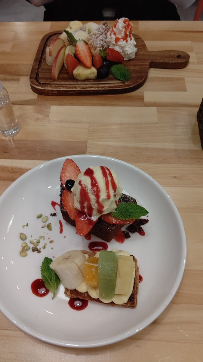 円山でデザートデート中！(笑) [おもちゃの平野【Twitter】]