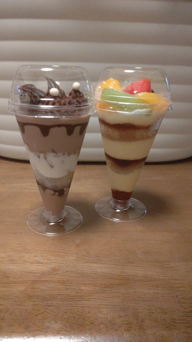 丸井さんで、財布買った後、旨そうな限定パフェがあったので、娘たちに、お土産です。もちろん自分の分もあるんだよなぁ(笑) [おもちゃの平野【Twitter】]