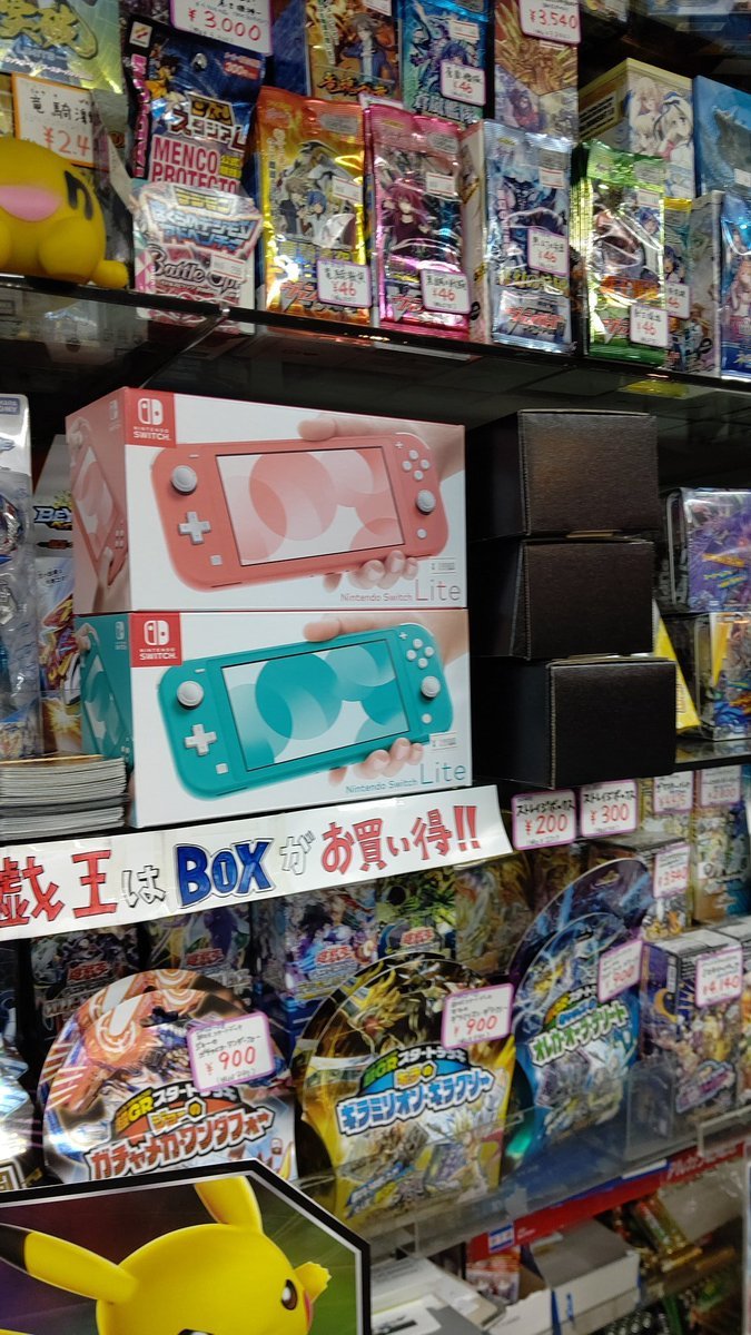 今日入荷したニンテンドースイッチも残りが、スイッチライト数台になりました。 [おもちゃの平野【Twitter】]