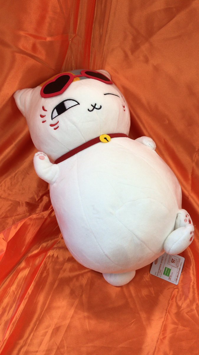 夏目友人帳よりニャンコ先生のめちゃでかぬいぐるみが入荷しました。南の島で過ごしているニャンコ先生のぬいぐるみです [ワンダーシティ札幌 プラボ札幌西町店【Twitter】]