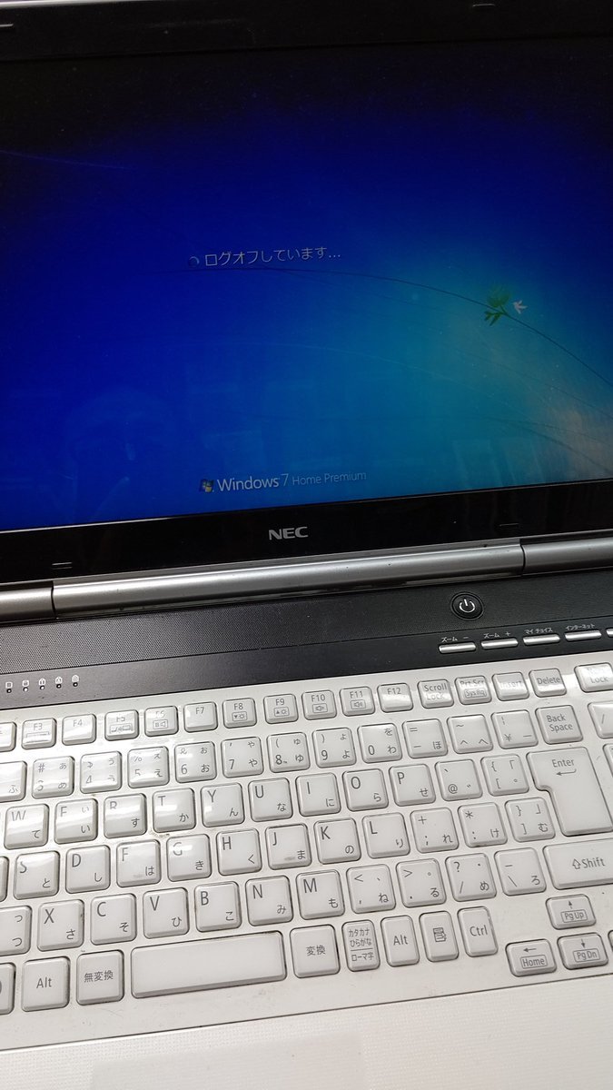 どうしても、印刷したいものがあって去年まで使っていたPCを使ったのだが、急に全く動かなくなった。これまでか？がんばれー(笑) [おもちゃの平野【Twitter】]