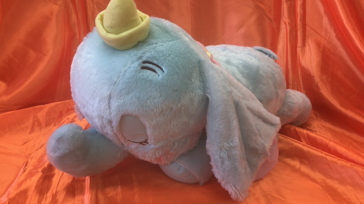 ダンボの大きなぬいぐるみが入荷しました。人気の「赤いほっぺギガジャンボ」シリーズです。パステルカラーとなっていてかわいさアッ... [ワンダーシティ札幌 プラボ札幌西町店【Twitter】]
