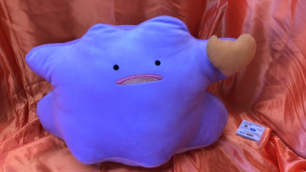 メタモンの大きなぬいぐるみが入荷しました。もぐもぐタイムシリーズなので実をもぐもぐしてるはずですが…そんな時でもこの表情なんで... [ワンダーシティ札幌 プラボ札幌西町店【Twitter】]