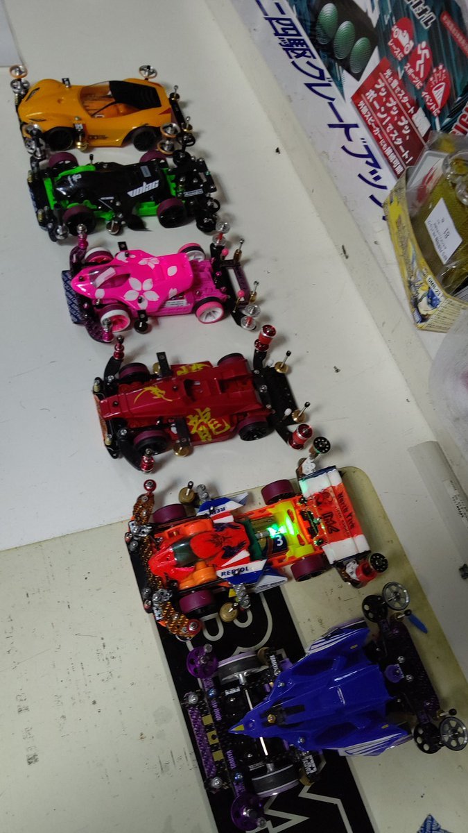 おもちゃの平野ミニ四駆大会、オープン部門準決勝始めまーす！ [おもちゃの平野【Twitter】]