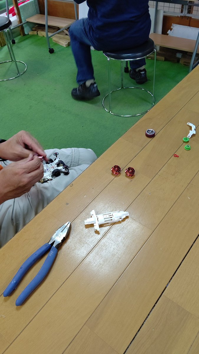 すっぽぬけるーのでタイヤこうカーン(笑) [おもちゃの平野【Twitter】]