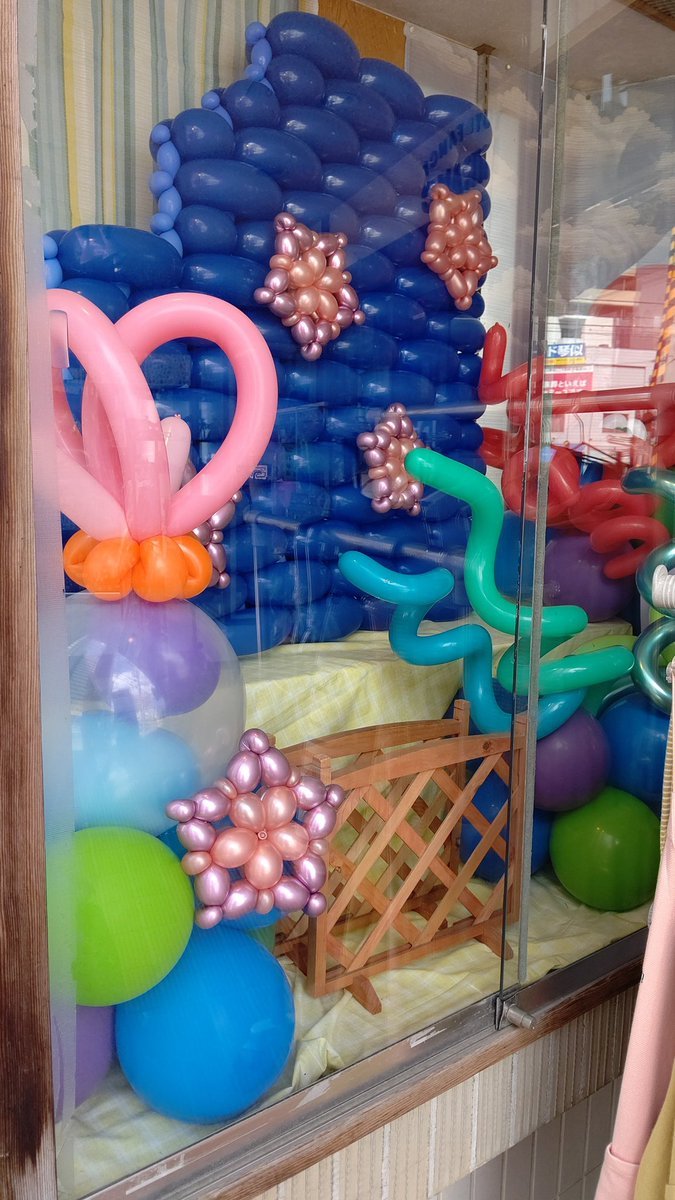 海藻系を足してみました〜この後、人魚人魚の友だち①友だち②小魚ⅹ2魚x3くらい入れるつもりだったんだけど、スペース不足かも... [おもちゃの平野【Twitter】]