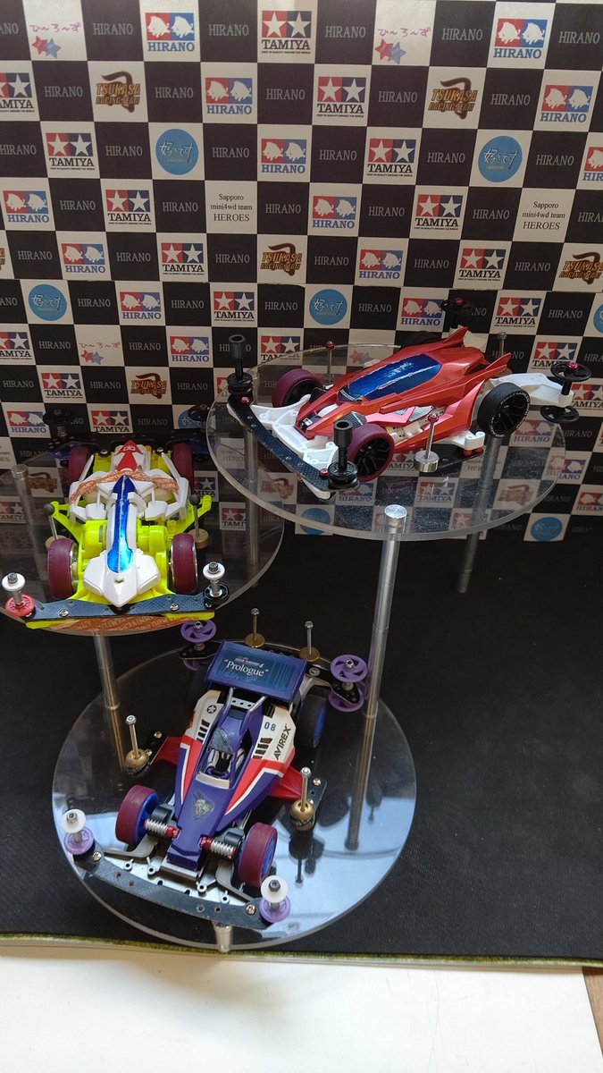 おもちゃの平野ミニ四駆大会、KPR部門優勝は、お父さんです！総当たりの結果は、ギリ選出、決勝も先行する長門君に間を開けられて... [おもちゃの平野【Twitter】]