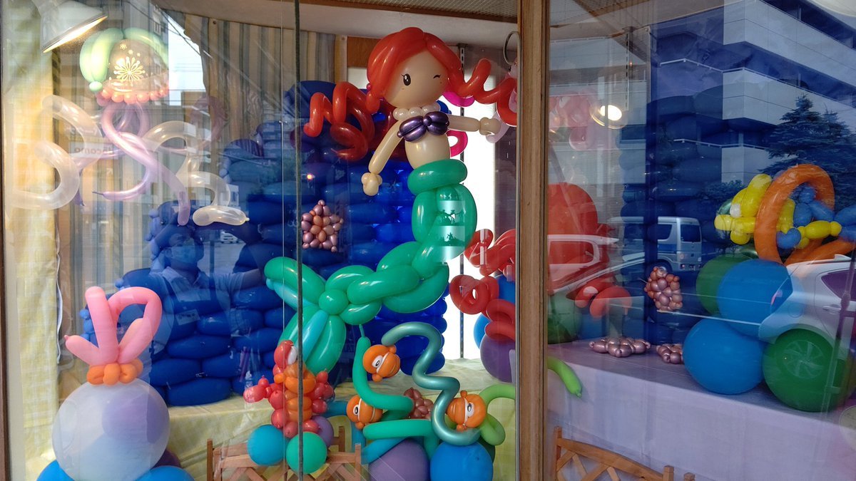 メインキャラをやっと入れたんですけど･･･大き過ぎたよね！😆#バルーンアート #LittleMermaid #おもちゃの平野 [おもちゃの平野【Twitter】]