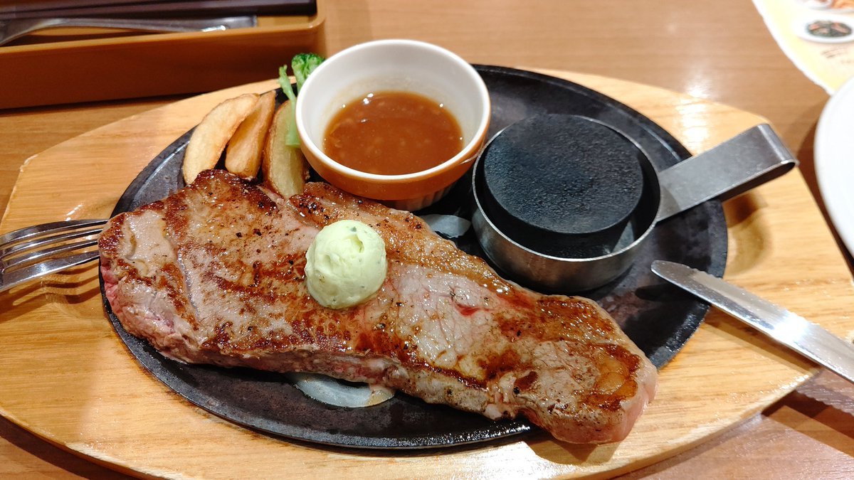 今日の晩御飯は肉を食べる！(笑) [おもちゃの平野【Twitter】]
