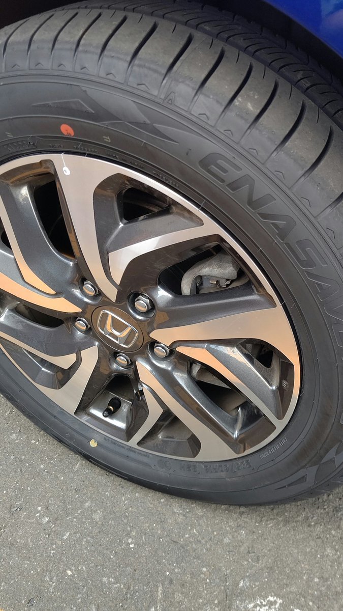 タイヤを新調した。４年使って、細かいひび割れが気になったのと、来月の浜益に行く前に新しくした [おもちゃの平野【Twitter】]