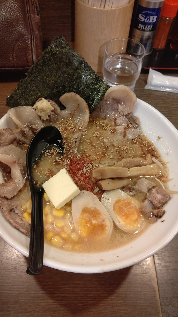 今日の晩御飯は、久ぶりに、外でラーメン。街中は、若者で溢れてますな。(笑) [おもちゃの平野【Twitter】]