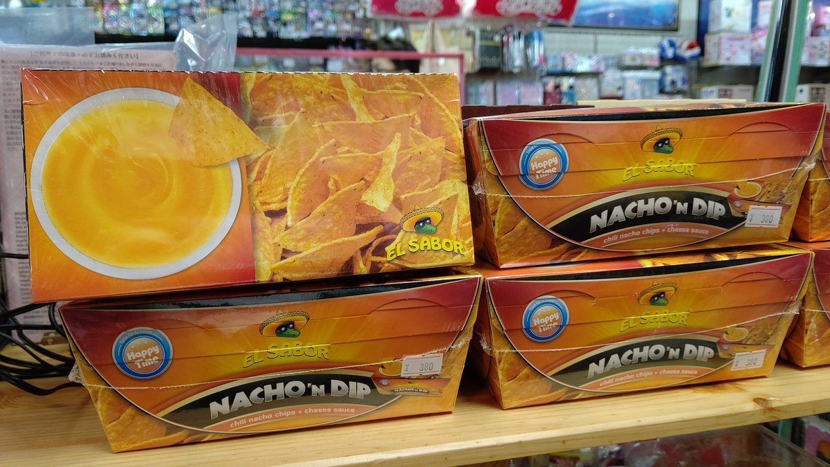 トルティーヤチップスとチーズディップのセットΨ( 'ч' ☆)わたし、これ系のチップス好きなんですよ〜😍#駄菓子の枠からははみ出てる... [おもちゃの平野【Twitter】]