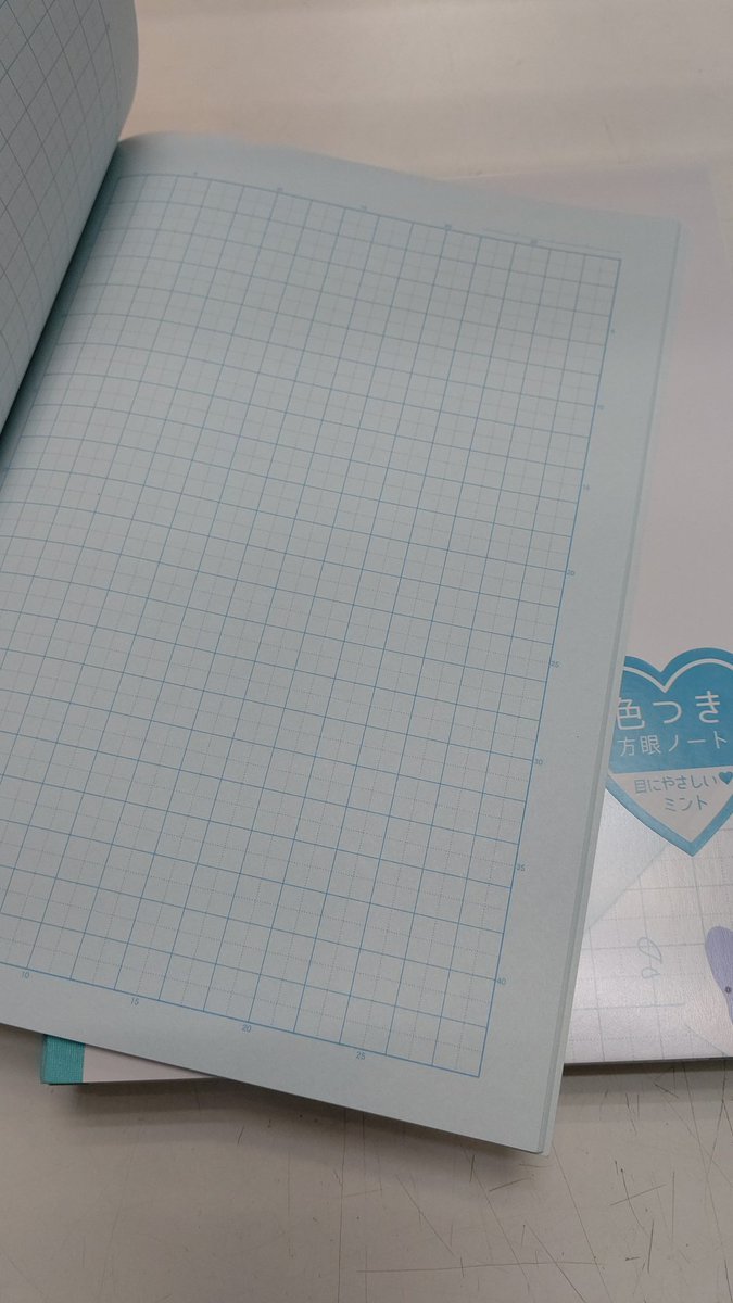 中身がミント色のノート。子どもの時薄い緑のノートが流行ったような気がします･･･#おもちゃの平野 [おもちゃの平野【Twitter】]