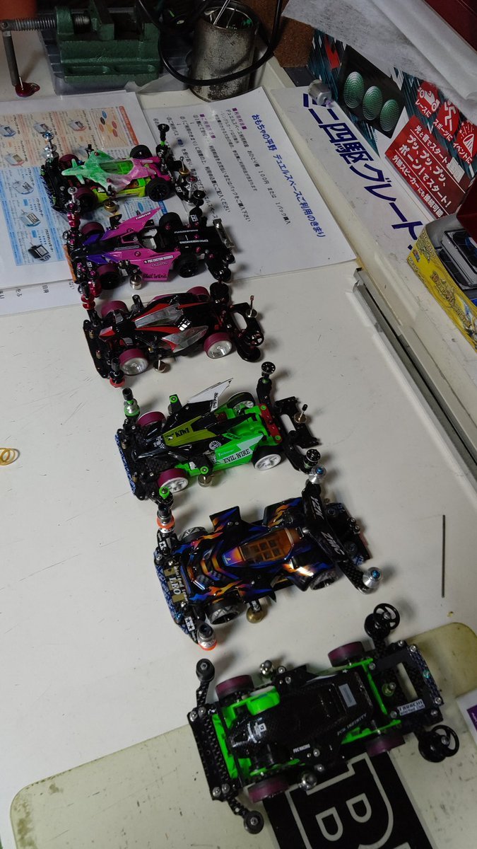 おもちゃの平野ミニ四駆大会、オープン部門準決勝始めま～す！(笑) [おもちゃの平野【Twitter】]