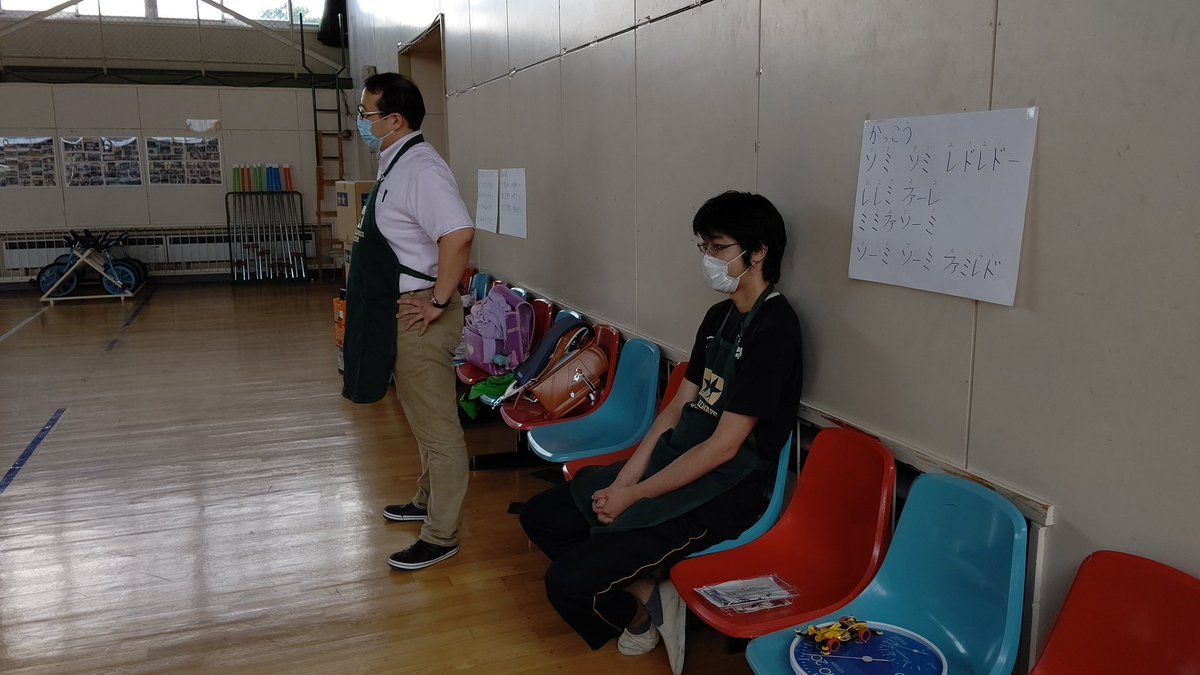 暖かい目で子供たちを見守る講師陣😊👍 [おもちゃの平野【Twitter】]