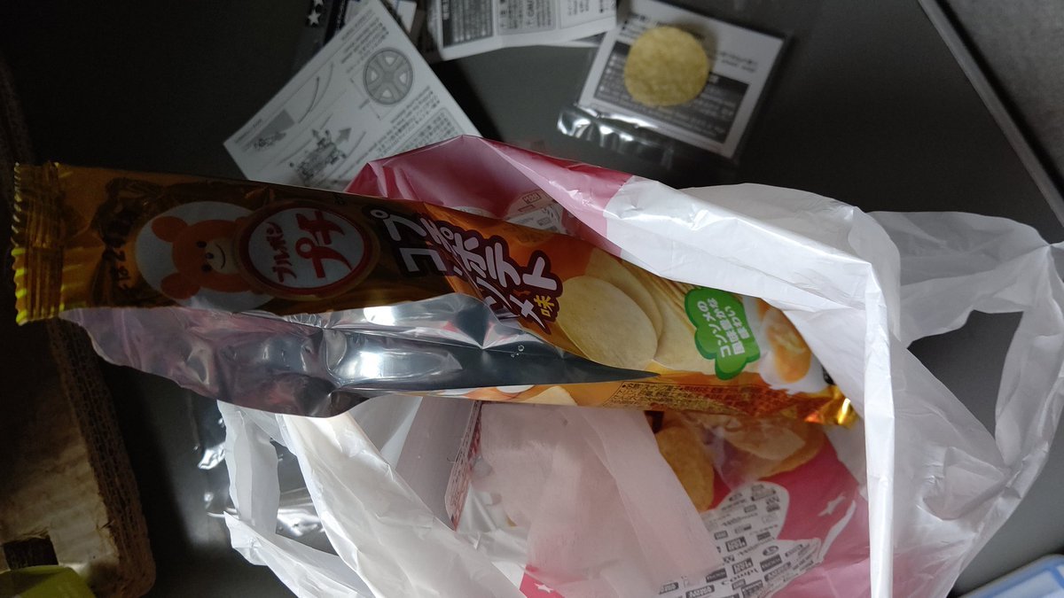 ミニ四駆スペース利用者のゴミ問題。更に酷い！資源ゴミに使用済みティッシュ、食べかけのおやつ、パーツのビニールに説明書入... [おもちゃの平野【Twitter】]