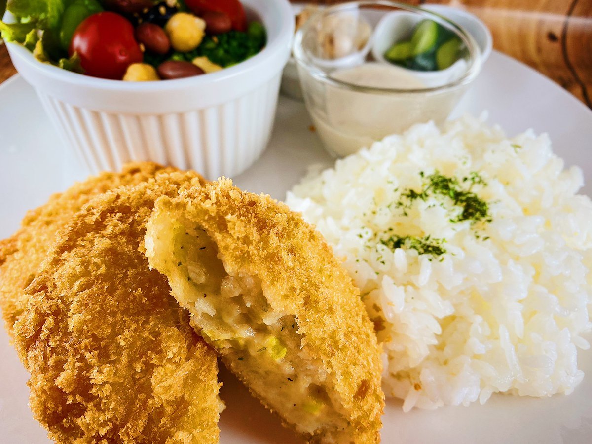 明日のピロスの公式LINE@にてランチクーポン配信予定！とってもお得なランチセットをぜひご利用ください！まずは登録を↓https:... [カラオケピロス【Twitter】]