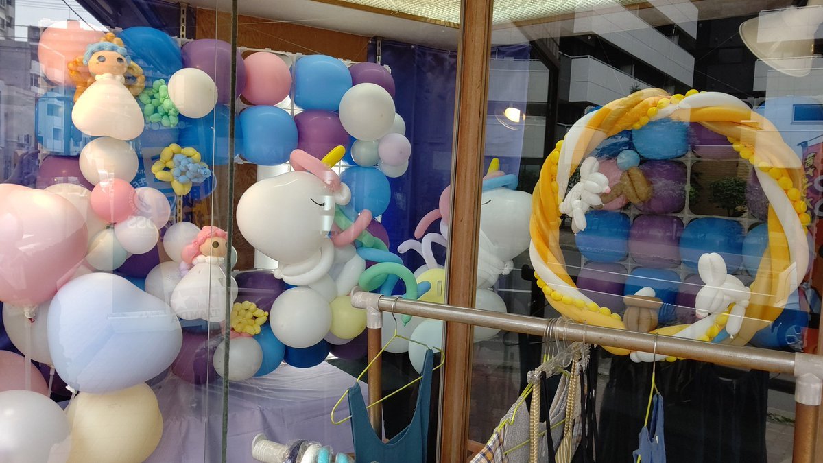 9月→お月見と思ってこのディスプレイだったのですが･･･十五夜って今日だったんですね🎑ハロウィン🎃にするのは明日にしましょう [おもちゃの平野【Twitter】]