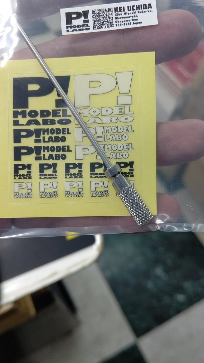 ミニ四駆治具新入荷情報、ホイールリーマー。車軸穴同士をブリッジして、軸穴を垂直にザグリ加工。キツい軸穴をスッキリさせまし... [おもちゃの平野【Twitter】]