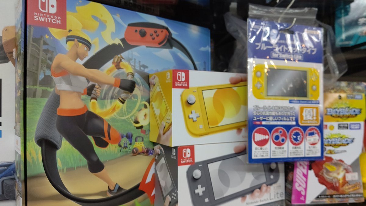 おもちゃの平野に今日入荷したニンテンドースイッチは、スイッチライトを残すのみになりました。よろしくお願いします。 [おもちゃの平野【Twitter】]