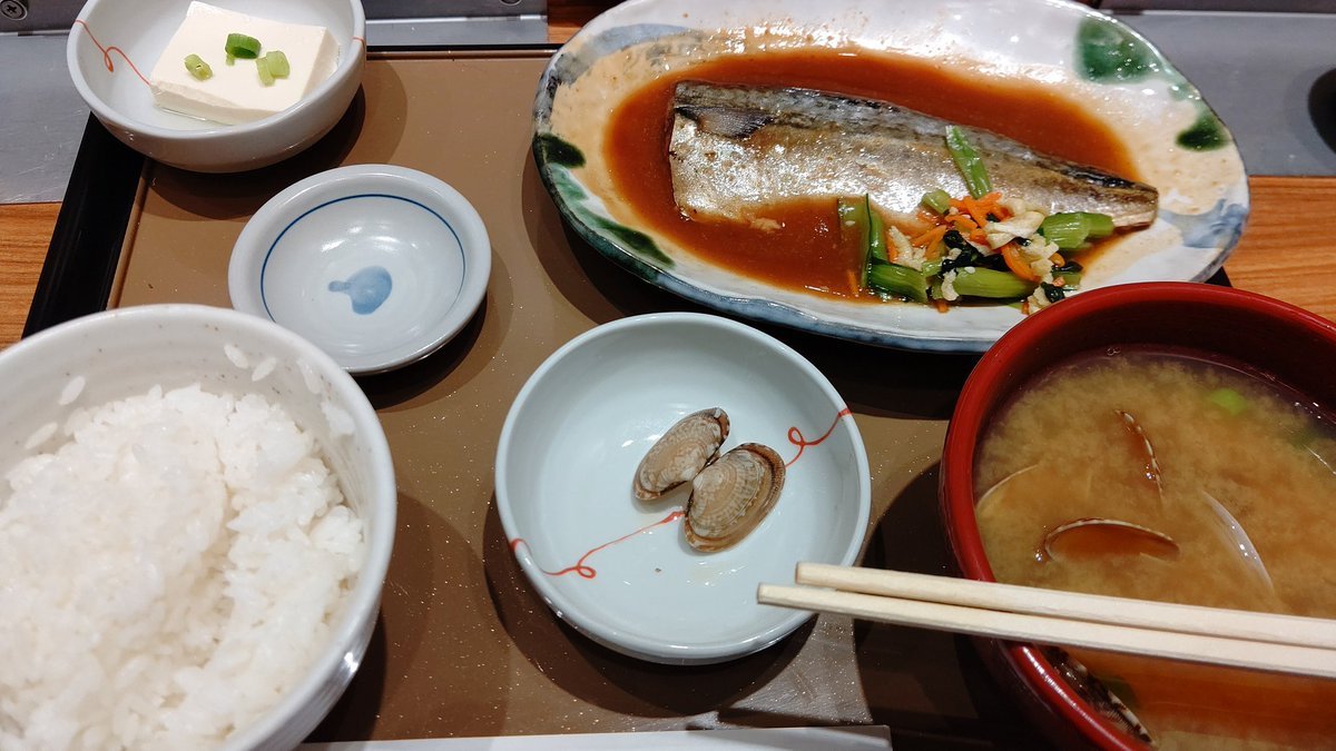 今日の晩御飯は魚なんです。ヘルシーでしょ(笑) [おもちゃの平野【Twitter】]