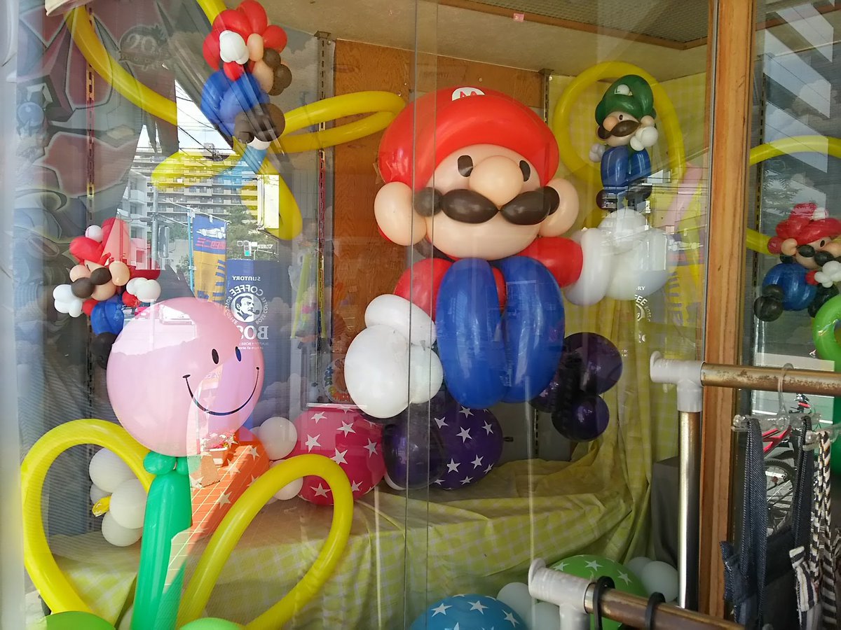 そういえば、マリオ30周年の時は大きいマリオ作ったけど今年は作ってないなぁ･･･#マリオ35周年 #バルーンアート #おもちゃの平野 [おもちゃの平野【Twitter】]