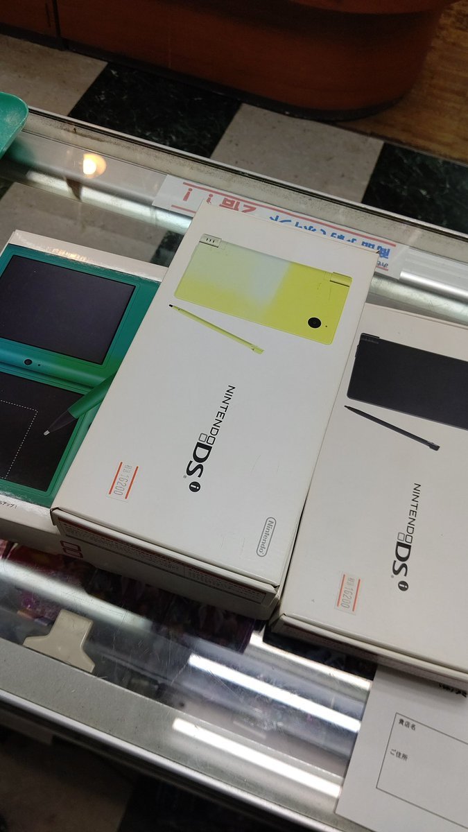 製造が終了しているDSを希望する方がいたので、お蔵入りした商品を販売とても喜んでくれました。 [おもちゃの平野【Twitter】]