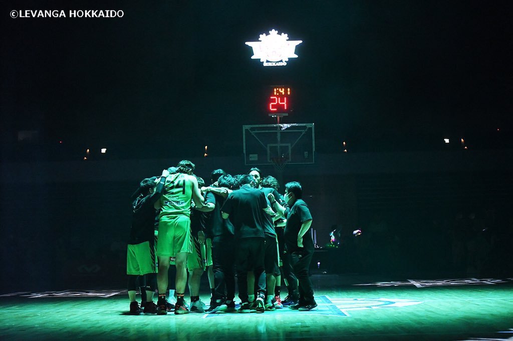 GAME DAY.待ちに待ったホーム開幕戦。レバンガブースターの #全緑応援 を後押しに、「これがレバンガ北海道だ」というバスケットを4..... [レバンガ北海道【Twitter】]