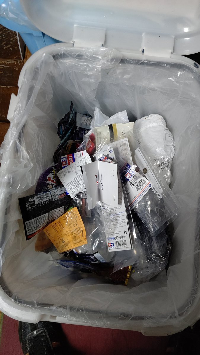 ミニ四駆コースのゴミ分別出来ない大人がいます！分別して欲しい！コロナ禍でゴミをスタッフに分別させて、リスクを負わせるのは... [おもちゃの平野【Twitter】]