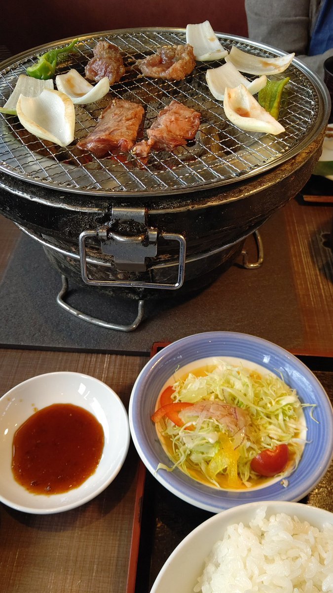今日は休みだし！昼から焼き肉をキメル(笑) [おもちゃの平野【Twitter】]