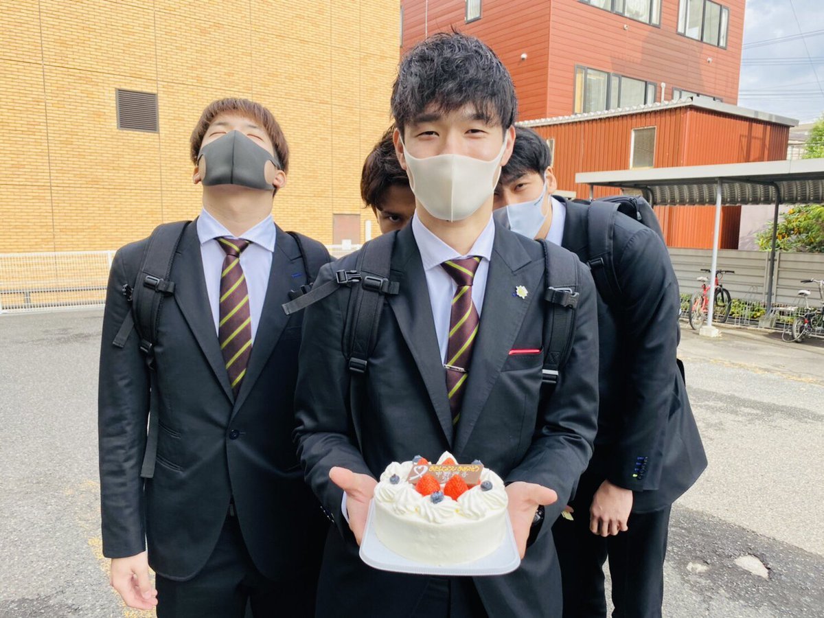 10/28は #中野司 選手のお誕生日でした😊🎉#レバンガ北海道 のオフィシャルスポンサーである株式会社わかさいも本舗様より、とっても.... [レバンガ北海道【Twitter】]