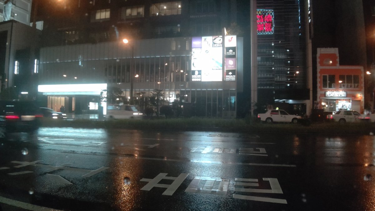 日曜日のすすきの久しぶり、人は少ない、活気がまだまだなんだねぇ [おもちゃの平野【Twitter】]