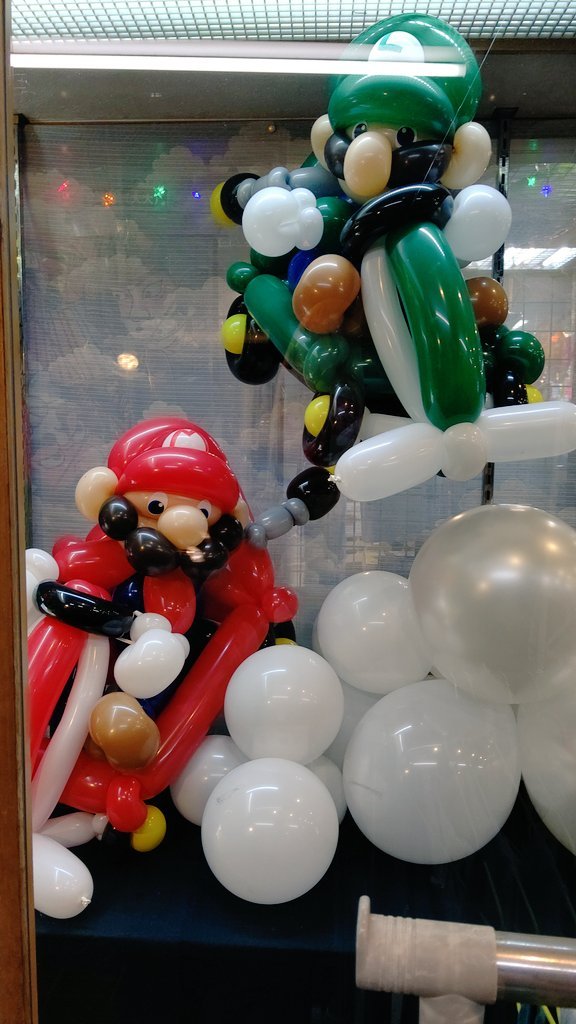 ルイージも入れてみた！#マリオ35周年 #バルーンアート #おもちゃの平野 [おもちゃの平野【Twitter】]