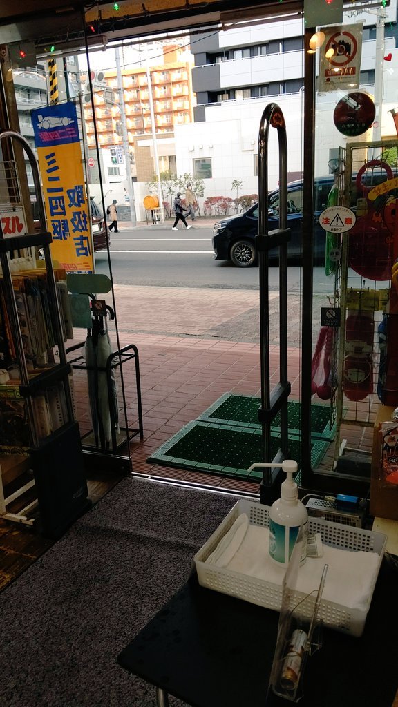 自動ドアを開けて、スーパー換気タイム！！#おもちゃの平野 [おもちゃの平野【Twitter】]