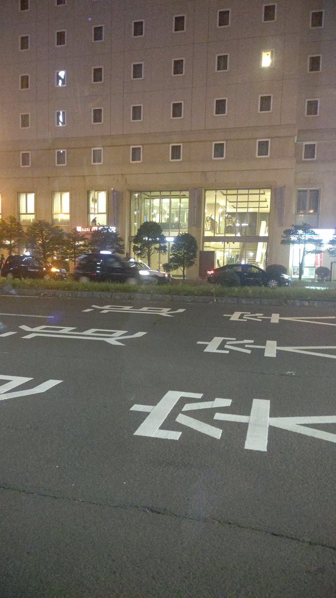 今日のすすきのは、土曜なのに、平日のような賑わいですね。お店は、まだやってるとこが多い。早く収束して欲しいですね [おもちゃの平野【Twitter】]