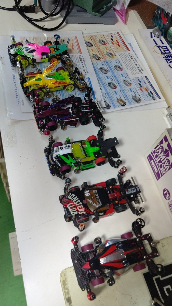 おもちゃの平野ミニ四駆大会、オープン部門準決勝始めま～す(笑) [おもちゃの平野【Twitter】]