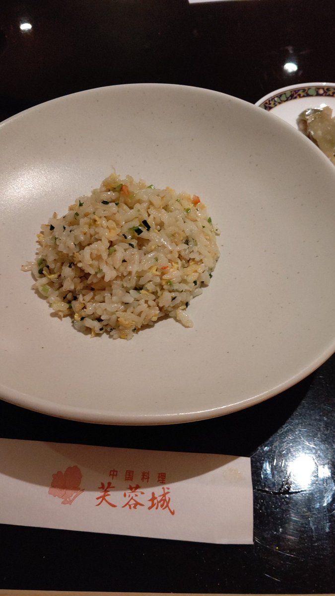 チャーハン来ました！蟹と高菜が風味良くて美味しいです！ [おもちゃの平野【Twitter】]