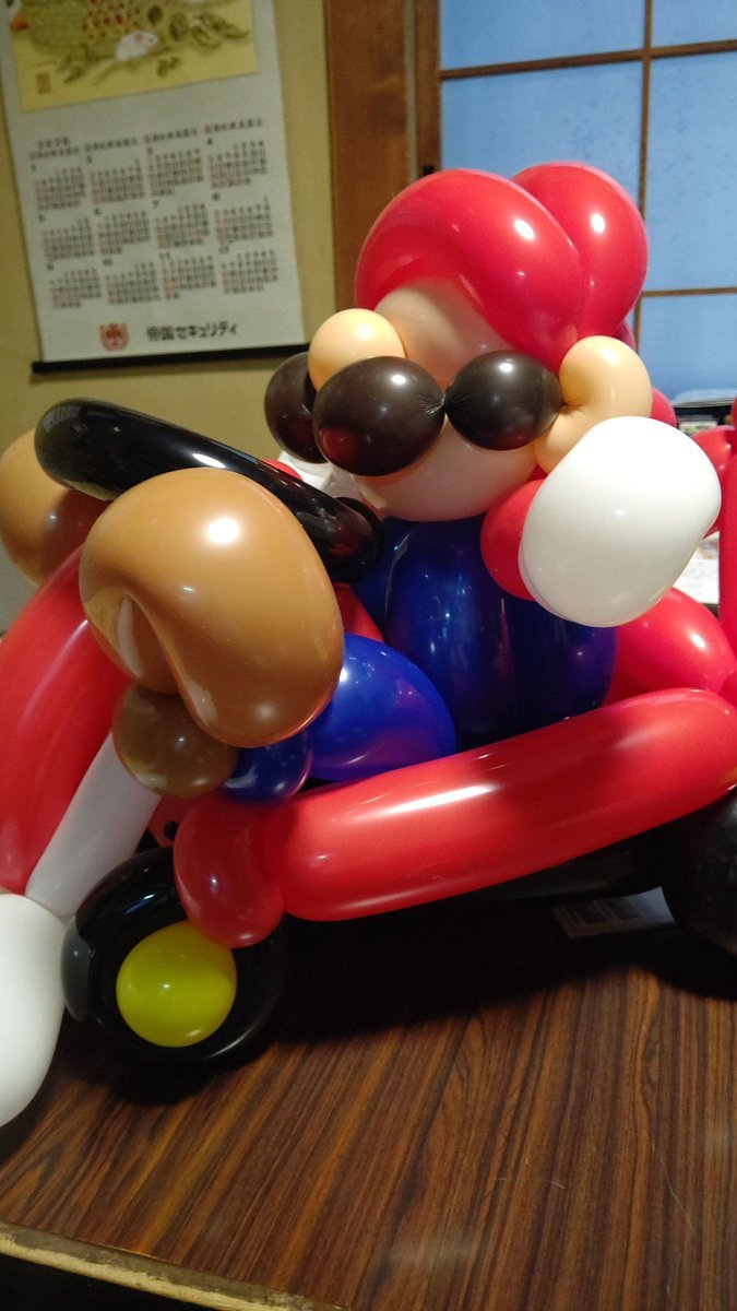 もっと足を小さく作れって事か！（笑） [おもちゃの平野【Twitter】]