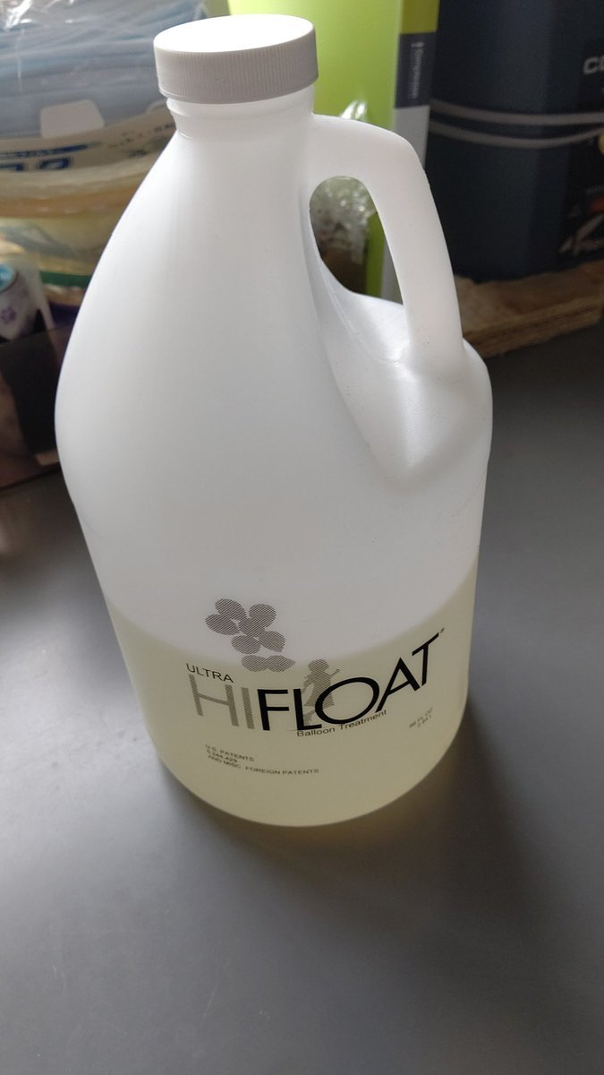 今日のお仕事はコイツを湯せんしてあっためるところから！(風船のお仕事が入ったので😊マリオは後回し) [おもちゃの平野【Twitter】]