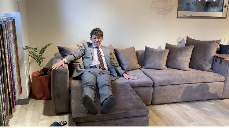 オフィシャルスポンサー #JOHNSONHOMES 様のグループ会社 #blocco 様より #レバンガ北海道 #折茂武彦 社長へ完全オーダ... [レバンガ北海道【Twitter】]