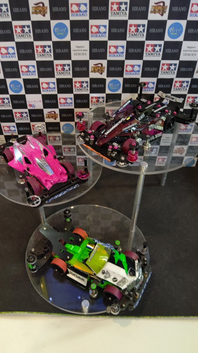 おもちゃの平野ミニ四駆大会、オープン部門優勝は右近君です！手堅く予選をクリアーして、決勝は、ギリギリのレースを制しての優... [おもちゃの平野【Twitter】]