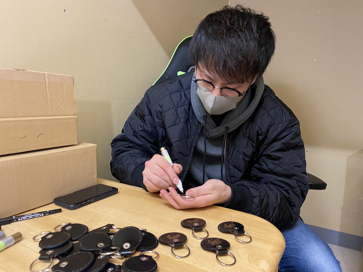 🏡#ASAHITOWN🏡#多嶋朝飛 選手のオンラインサロンではメンバーさんと一緒に考えた限定グッズのサイン会をLIVE配信しました🖋?... [レバンガ北海道【Twitter】]