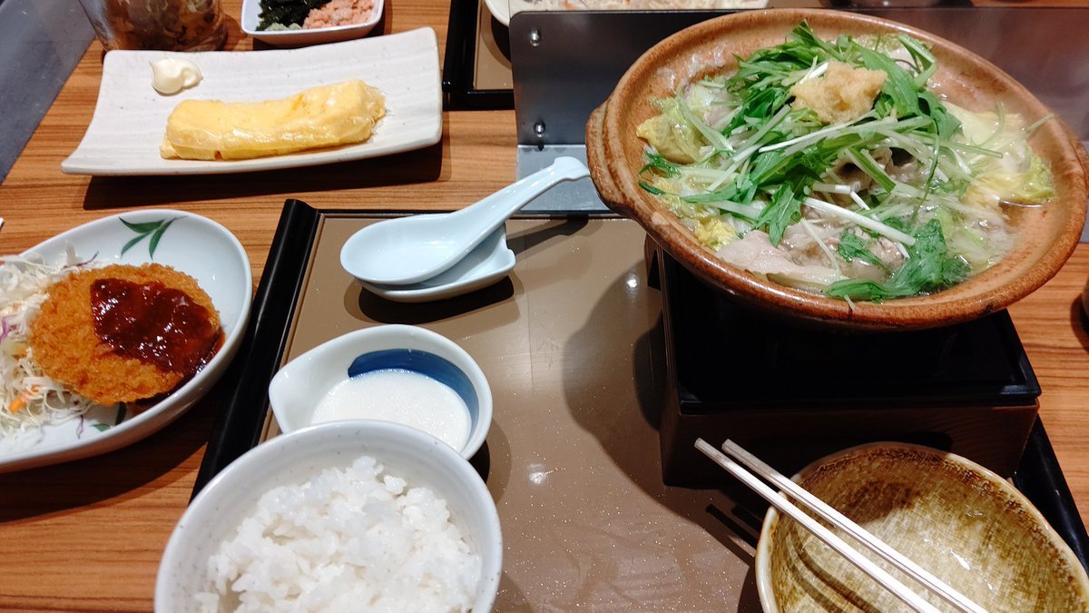 今日の晩御飯は、生姜鍋にとろろを入れて！対策鍋ですなぁ(笑) [おもちゃの平野【Twitter】]