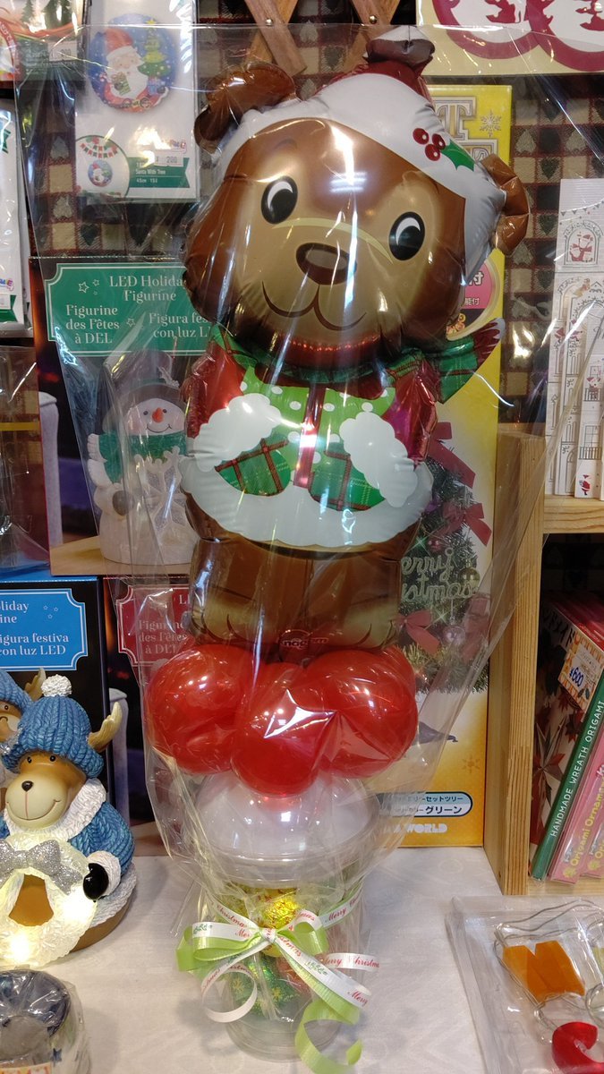 恒例のバルーンキャンディカップ🎄フィルムバルーンは長持ちするので今から飾っててもクリスマスまで大丈夫☺ツイストバルーンのも作... [おもちゃの平野【Twitter】]