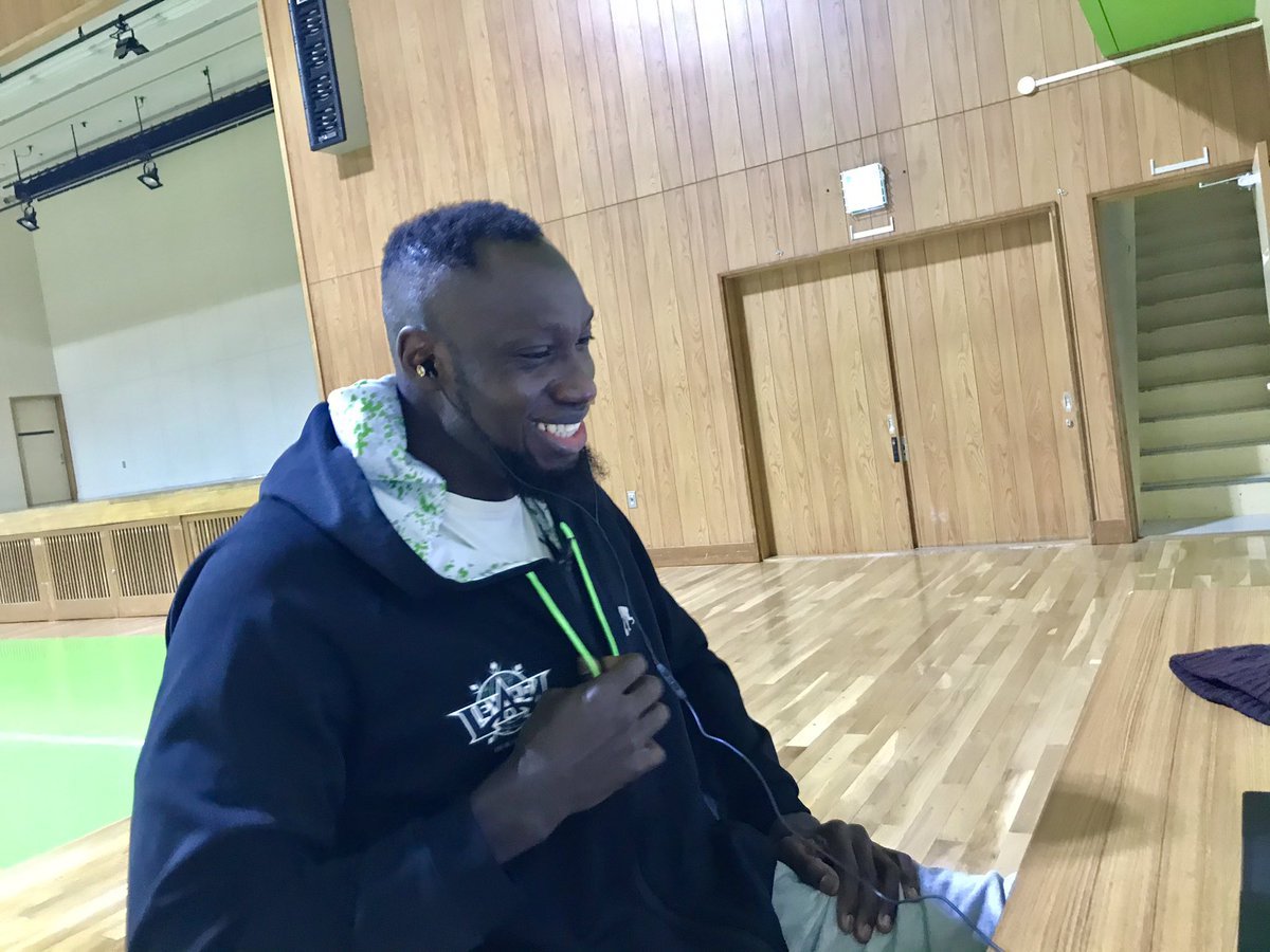 パプさん、髪を切りました💈イカつい感じが #カッコE✨#金曜日のパプさん#リモート取材中にピュアな笑顔を見せるパプさん#次回道... [レバンガ北海道【Twitter】]