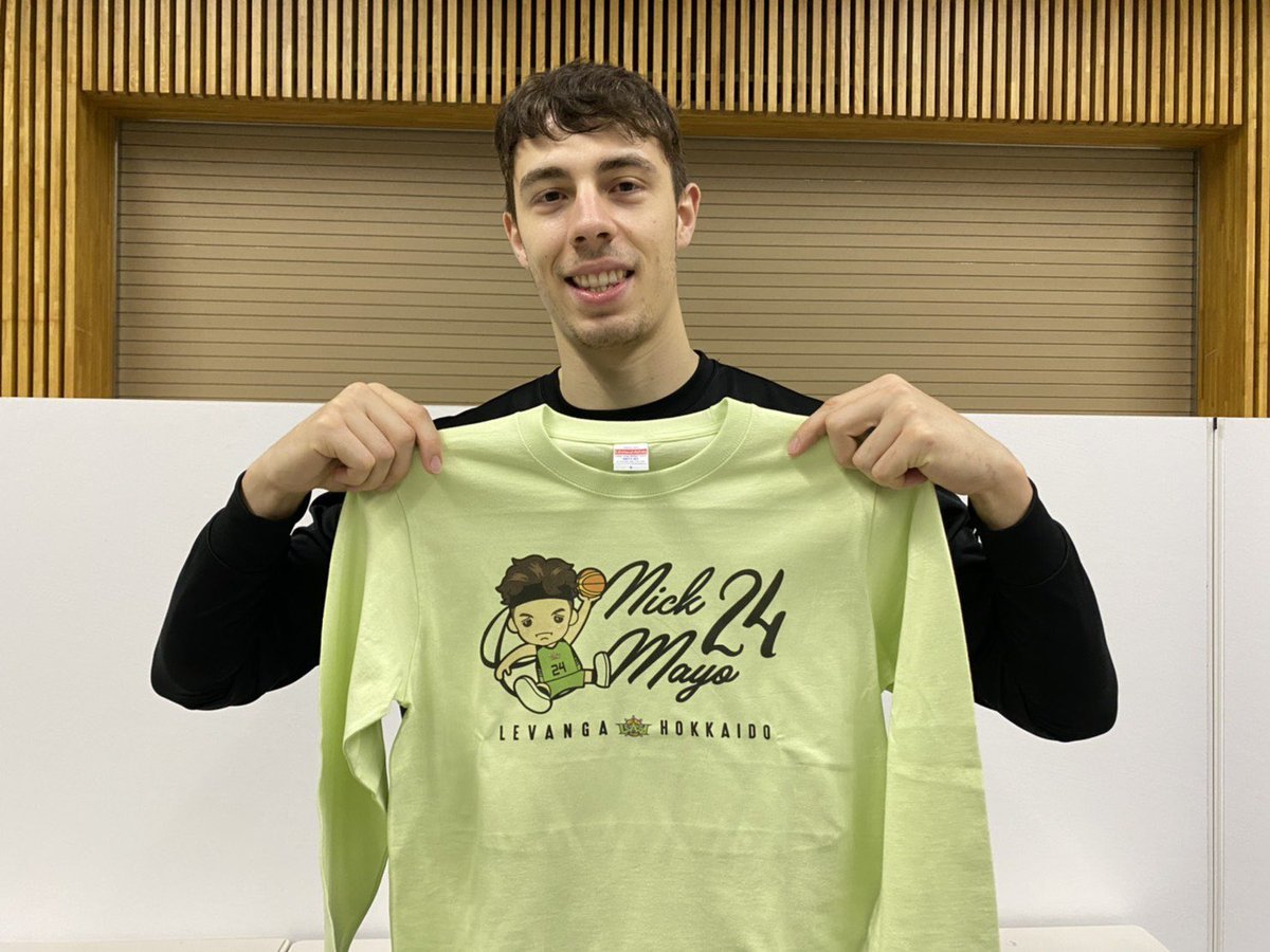 本日のホームゲーム会場に #新作アイテム ございます✨中でも注目は #ニックメイヨ 選手の代名詞である華麗で豪快なダンクをモチーフに... [レバンガ北海道【Twitter】]