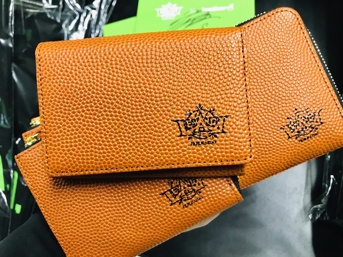本日会場内グッズ売り場にて、実物をご覧いただけます😊👛✨グッズ売り場は、コートのあるフロア(地下1階)の、AWAY側ゴールエンド奥の..... [レバンガ北海道【Twitter】]