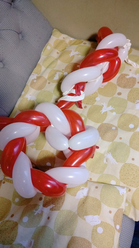 荒ぶる風船･･･(割れたーーーーー・゜・(ノД`)・゜・) [おもちゃの平野【Twitter】]