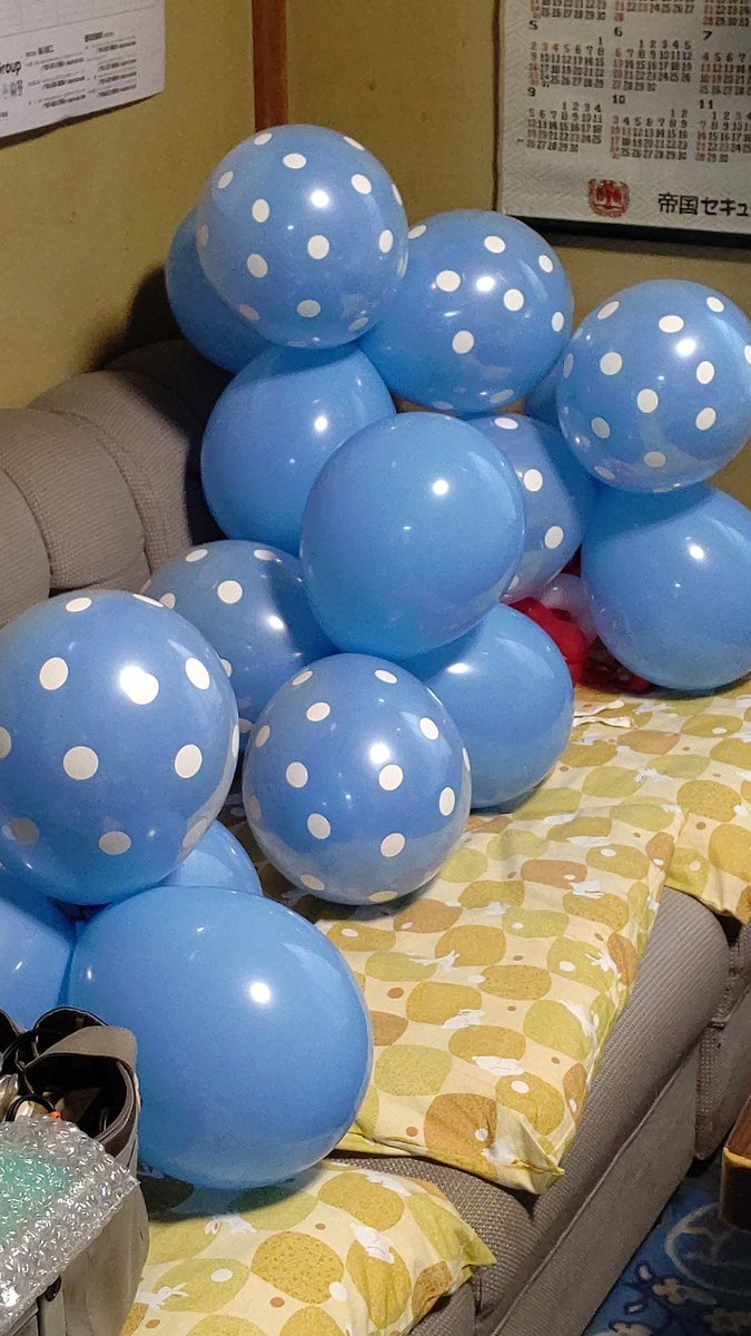 作りたいものがうまくいかなくて宙に浮いてる風船･･･(o´Д`)=з [おもちゃの平野【Twitter】]